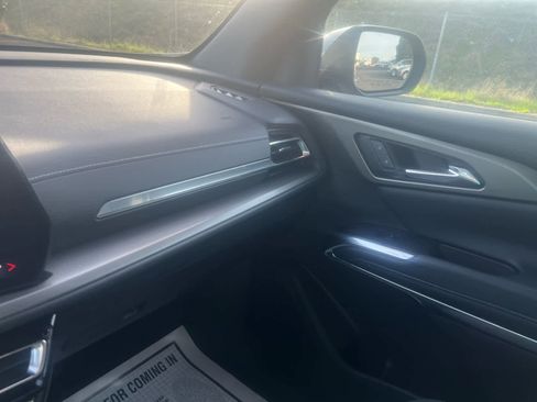 Used 2025 Chevrolet Traverse LT image 23