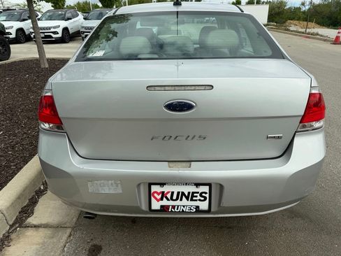 Used 2010 Ford Focus SEL FWD image 5