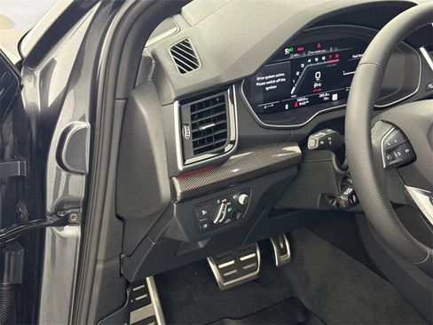 Used 2024 Audi SQ5 Prestige image 10