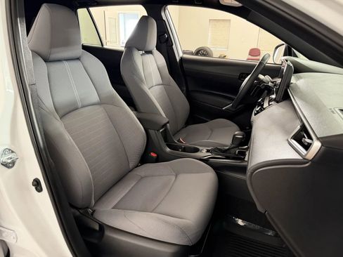 Used 2024 Toyota Corolla Cross AWD Hybrid w/ Moonroof Package image 34