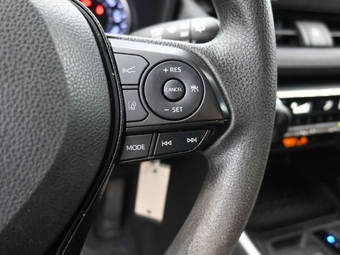 Used 2021 Toyota RAV4 LE image 28