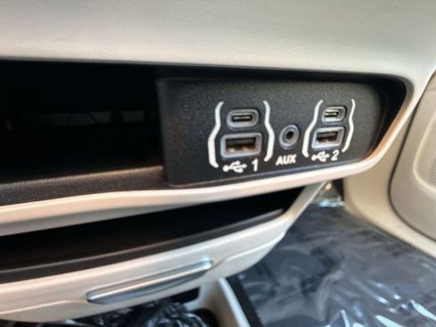Used 2023 Chrysler Voyager LX FWD image 44
