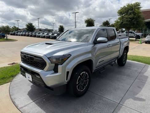 Used 2025 Toyota Tacoma TRD Sport RWD image 3