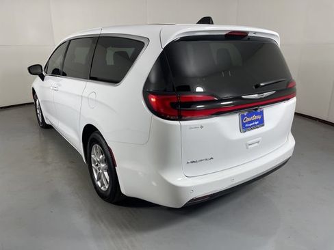 New 2026 Chrysler Pacifica Select FWD image 6