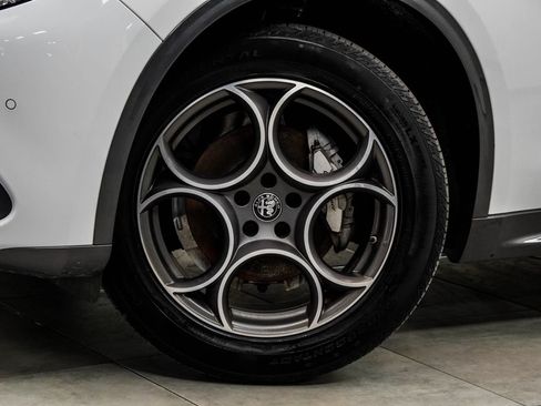 Used 2022 Alfa Romeo Stelvio Ti AWD/4WD image 3