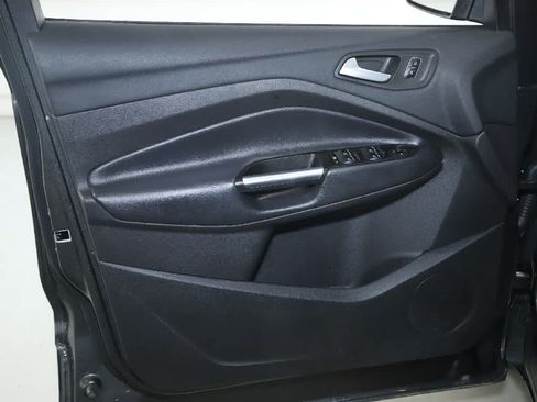 Used 2017 Ford Escape SE w/ Equipment Group 201A FWD image 16