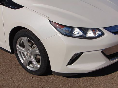 Used 2017 Chevrolet Volt LT w/ Comfort Package FWD image 2