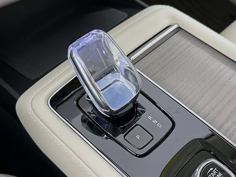 Certified 2026 Volvo XC90 T8 Ultra w/ Protection Package Premier AWD/4WD image 17