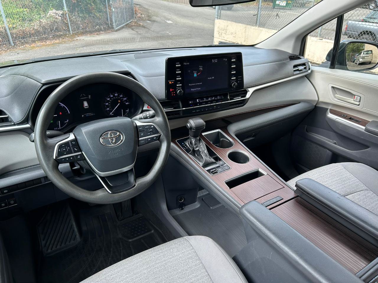 Used 2021 Toyota Sienna LE AWD/4WD image 14
