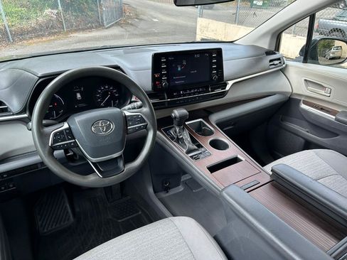 Used 2021 Toyota Sienna LE AWD/4WD image 14
