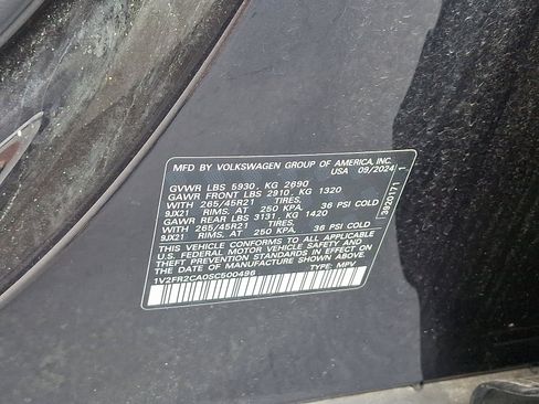 Certified 2025 Volkswagen Atlas SEL Premium R-Line image 28