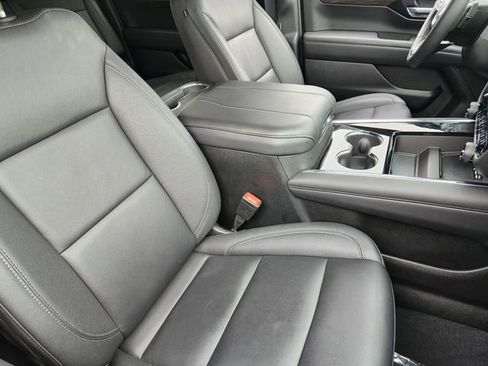 Certified 2025 Chevrolet Suburban Z71 AWD/4WD image 10