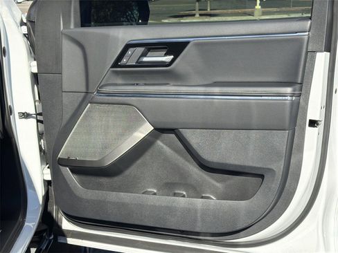 Used 2025 GMC Sierra EV Denali image 31