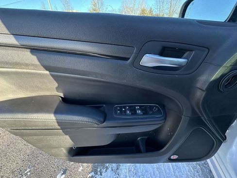 Used 2016 Chrysler 300 S image 19