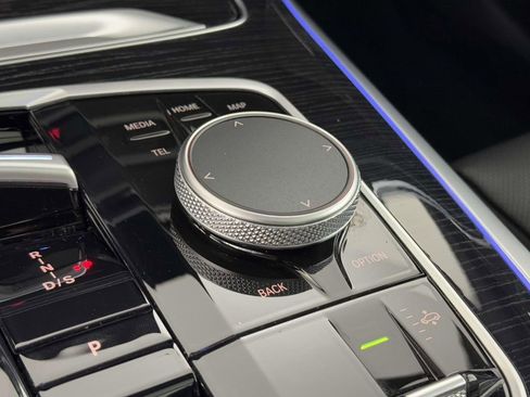 Used 2025 BMW X7 M60i w/ Climate Comfort Package image 29