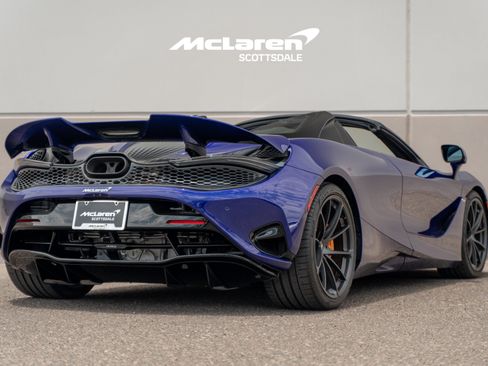 Used 2026 McLaren 750S Spider RWD image 7