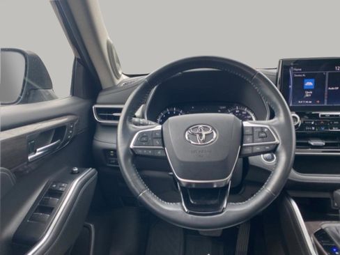 Used 2021 Toyota Highlander Platinum image 13