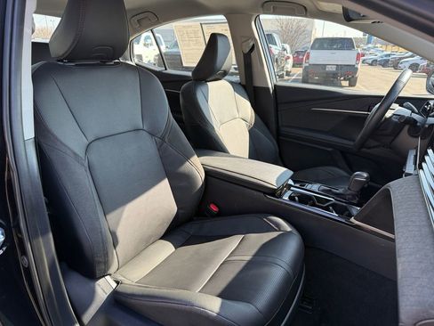 Used 2025 Toyota Camry XLE image 17