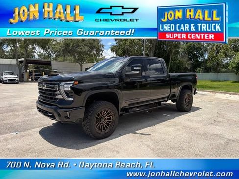 Used 2024 Chevrolet Silverado 2500 High Country w/ High Country Premium Package AWD/4WD image 2