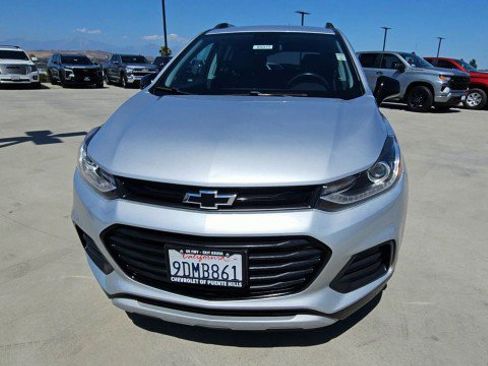 Used 2022 Chevrolet Trax LT w/ Redline Edition FWD image 3