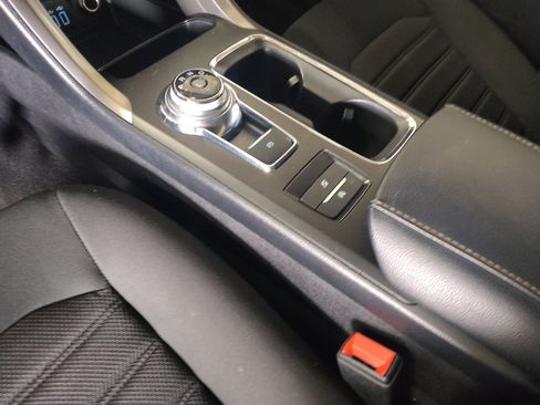 Used 2020 Ford Fusion SE FWD image 26