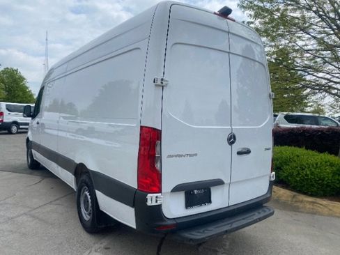 Used 2023 Mercedes-Benz Sprinter 2500 image 3