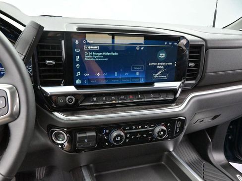 Used 2025 Chevrolet Silverado 2500 LTZ w/ LTZ Convenience Package AWD/4WD image 18