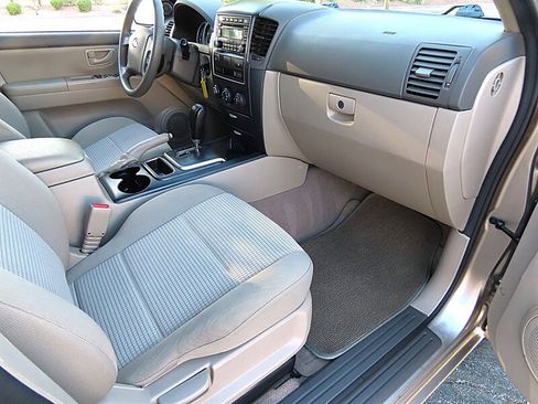 Used 2009 Kia Sorento LX RWD image 18