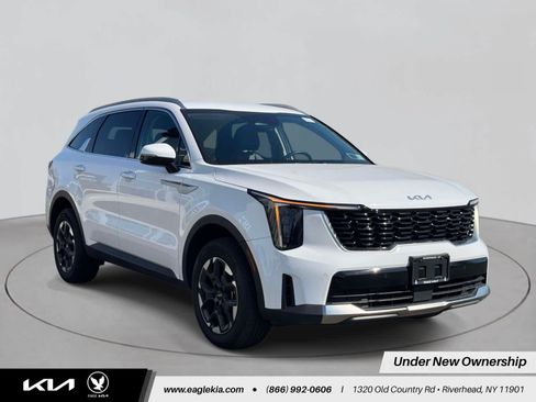 Certified 2025 Kia Sorento S AWD/4WD image 1