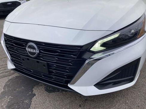 Used 2025 Nissan Altima 2.5 SV image 9