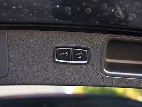 Used 2018 Porsche Macan Sport Edition AWD/4WD image 51