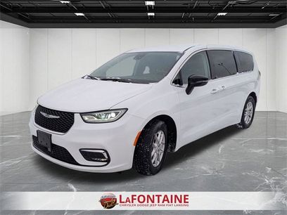 Used 2024 Chrysler Pacifica Touring-L