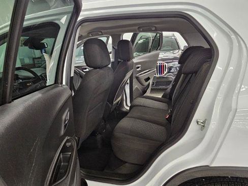 Used 2020 Chevrolet Trax LS w/ Tint and Cruise Package AWD/4WD image 29