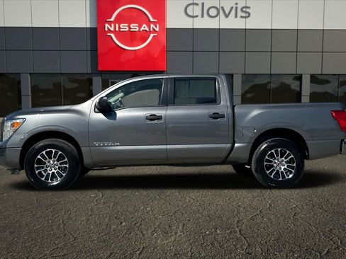Used 2022 Nissan Titan SV image 6