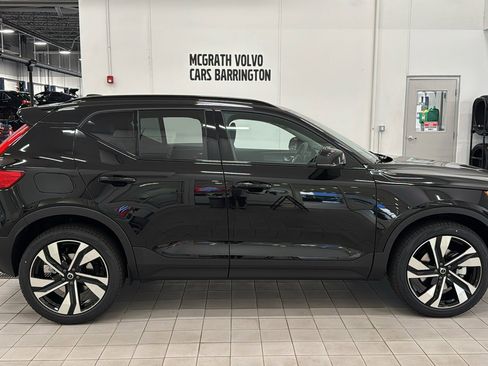 New 2026 Volvo XC40 B5 Ultra w/ Protection Package Premier image 4