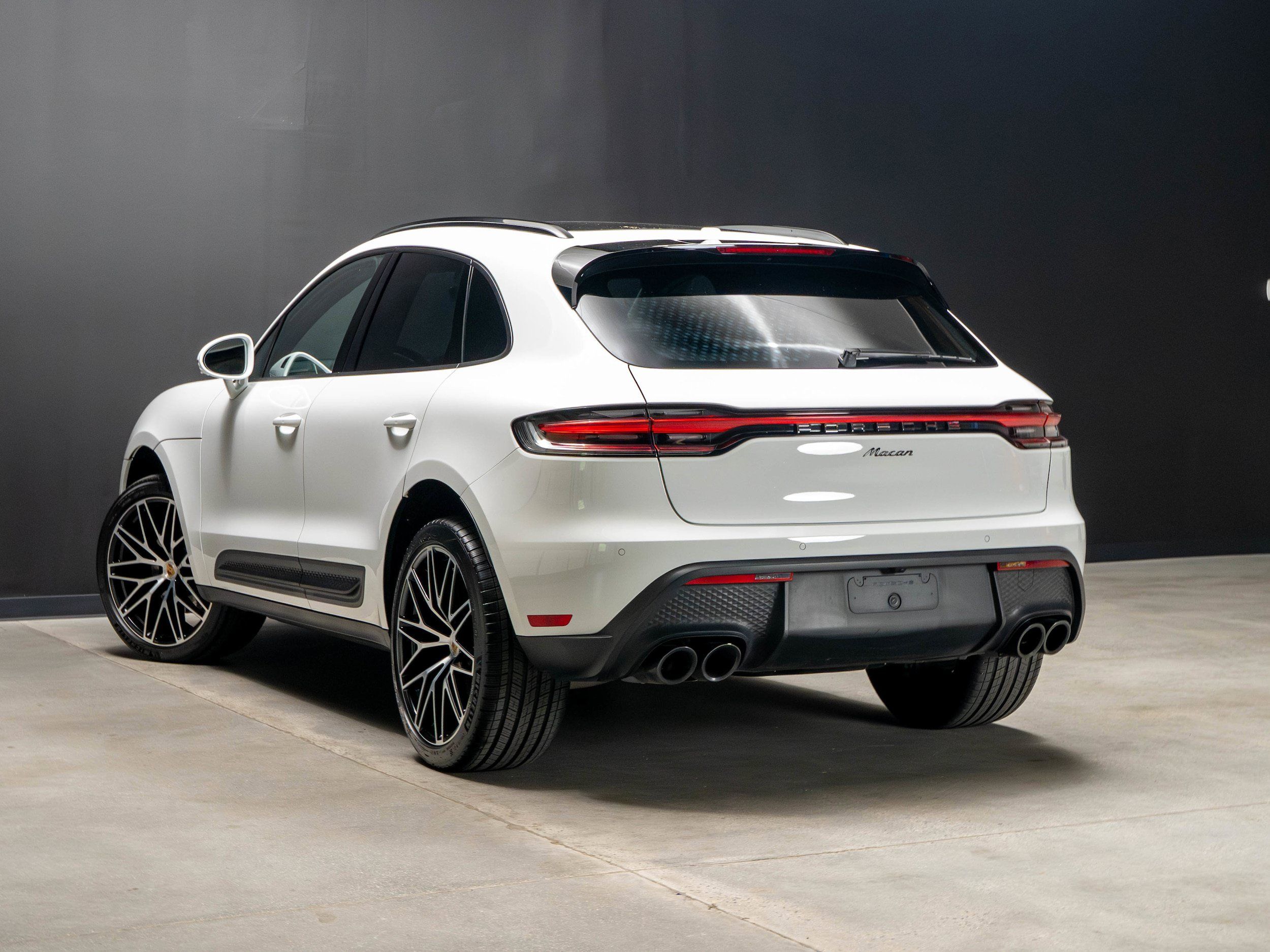 Certified 2026 Porsche Macan AWD/4WD image 3