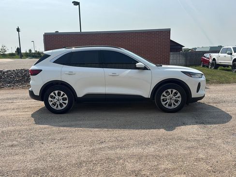 Used 2023 Ford Escape Active w/ Tech Pack #2 AWD/4WD image 3