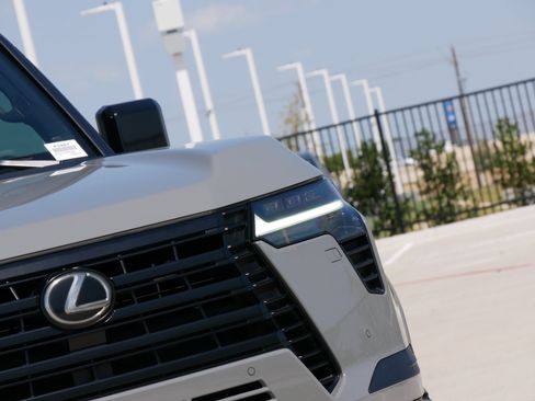 Used 2024 Lexus GX 550 w/ Cold Area Package AWD/4WD image 10