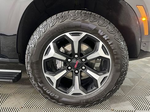 Used 2025 GMC Yukon AT4 w/ AT4 Premium Package image 34