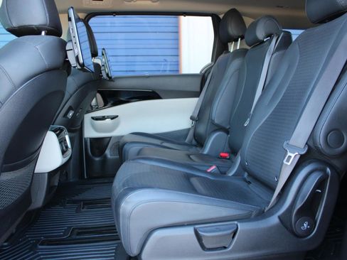 Used 2024 Kia Carnival SX Prestige image 41