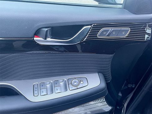 Used 2024 Hyundai Palisade Calligraphy image 18