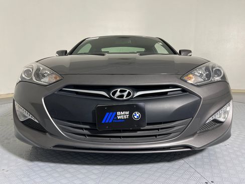 Used 2013 Hyundai Genesis 3.8 image 6