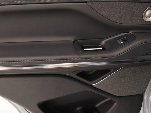 New 2025 Lincoln Navigator Reserve AWD/4WD image 18