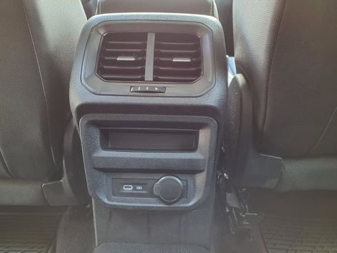 Used 2022 Volkswagen Tiguan SE w/ Panoramic Sunroof Package image 32