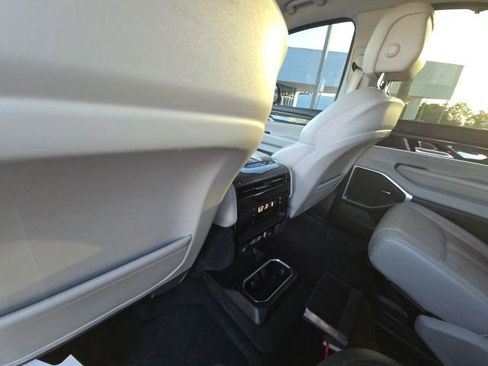 Used 2022 Jeep Wagoneer Series III w/ Convenience Group I RWD image 16
