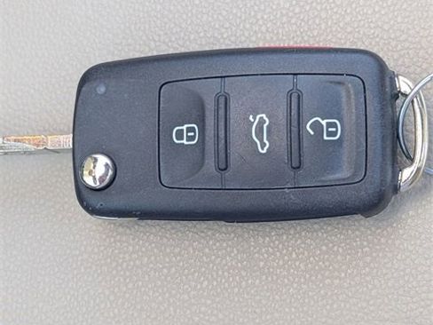 Used 2019 Volkswagen Beetle 2.0T S image 28