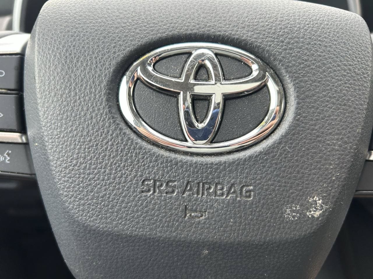 Used 2022 Toyota Highlander XLE AWD/4WD image 22