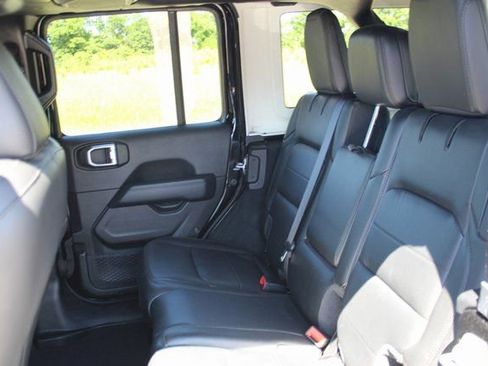 Used 2022 Jeep Wrangler Unlimited Sahara image 27