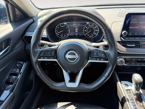 Used 2024 Nissan Altima 2.5 SR FWD image 12