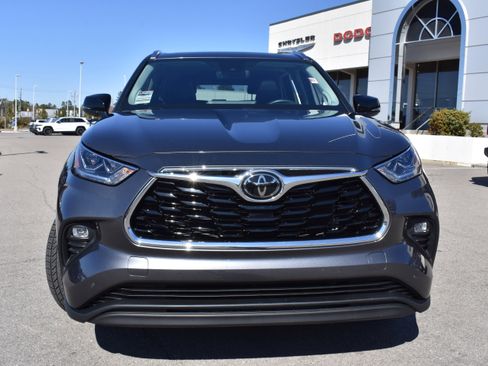 Used 2024 Toyota Highlander Limited image 4